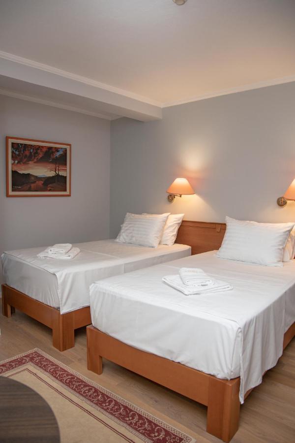 Arber Hotel Tiranë Luaran gambar