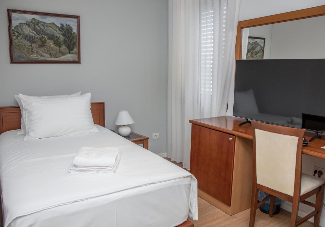 Arber Hotel Tiranë Luaran gambar