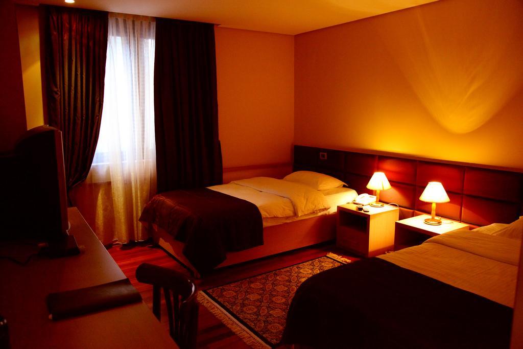 Arber Hotel Tiranë Luaran gambar